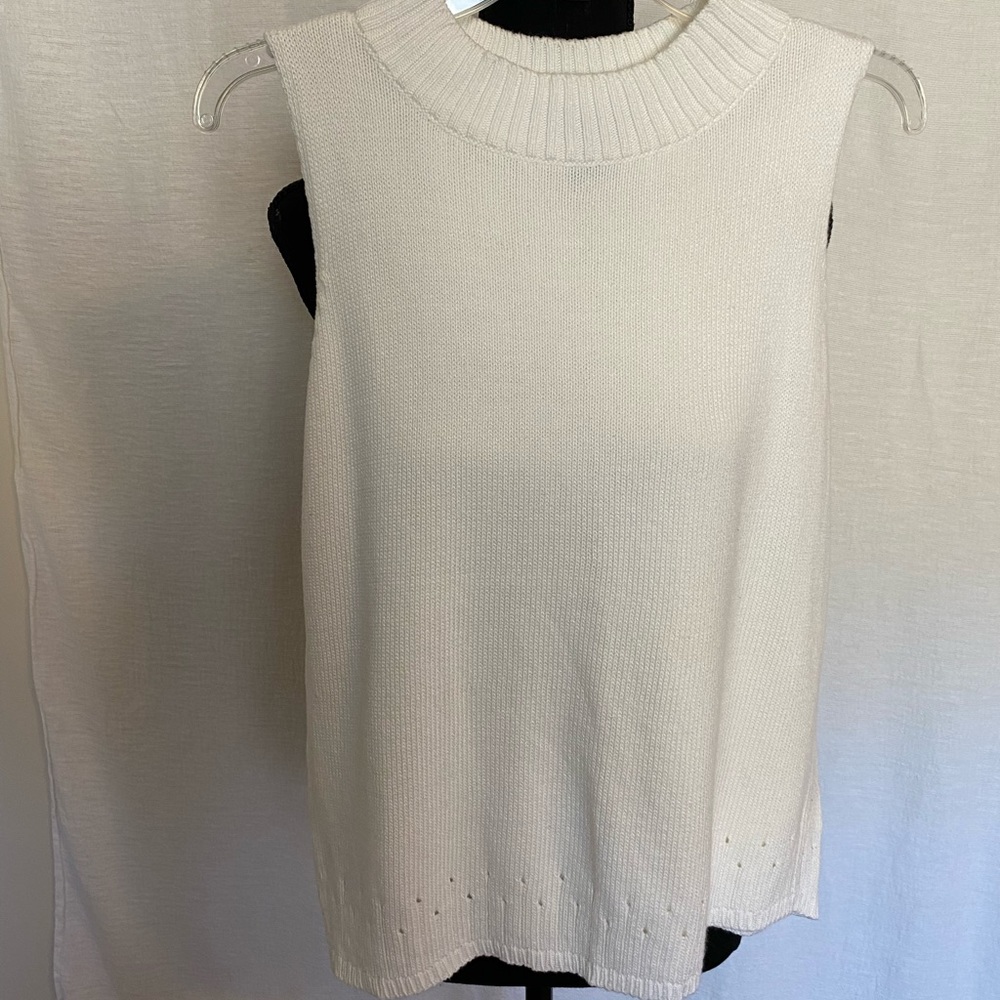 White shell top
